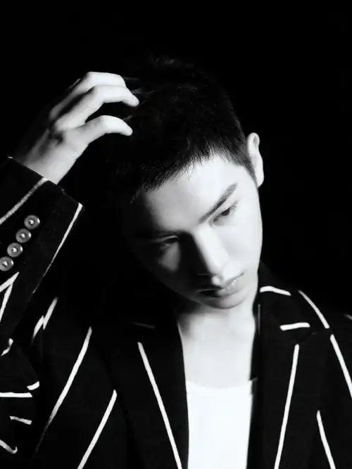 北京国际电影节##北影节红毯##黄明昊寸头