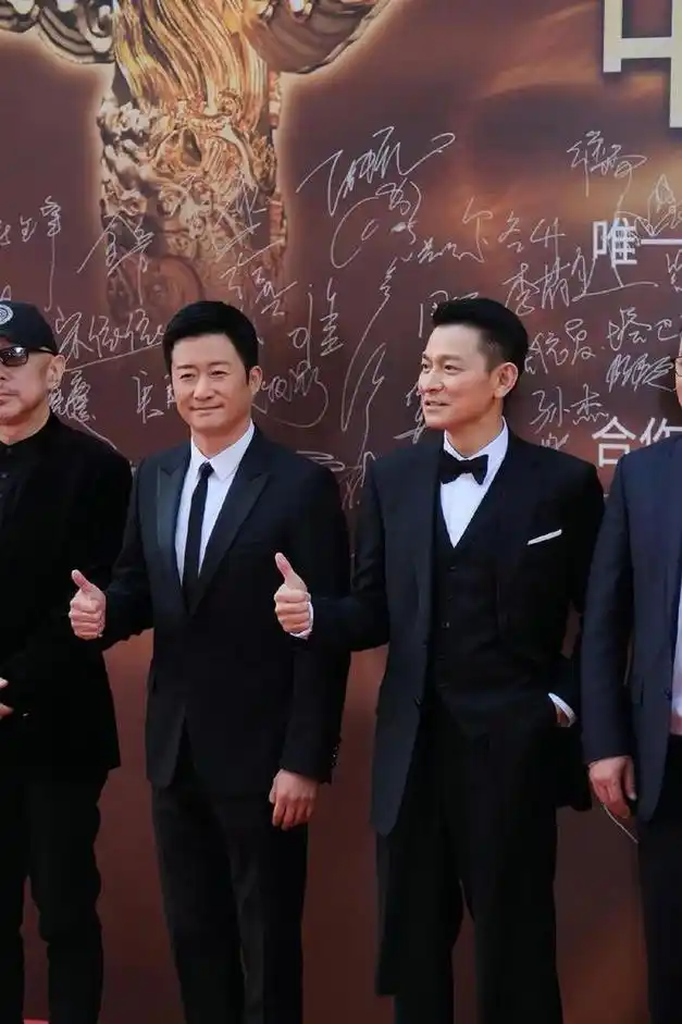 华表奖这一夜脸肿身高造假刘德华狠狠打了内娱男星的脸