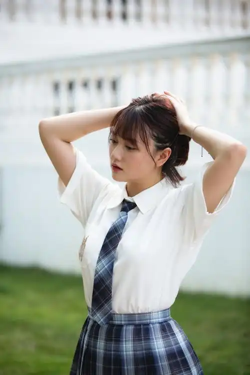 董思怡二十不惑夏日写真清爽来袭唯美校园风中洋溢青春活力