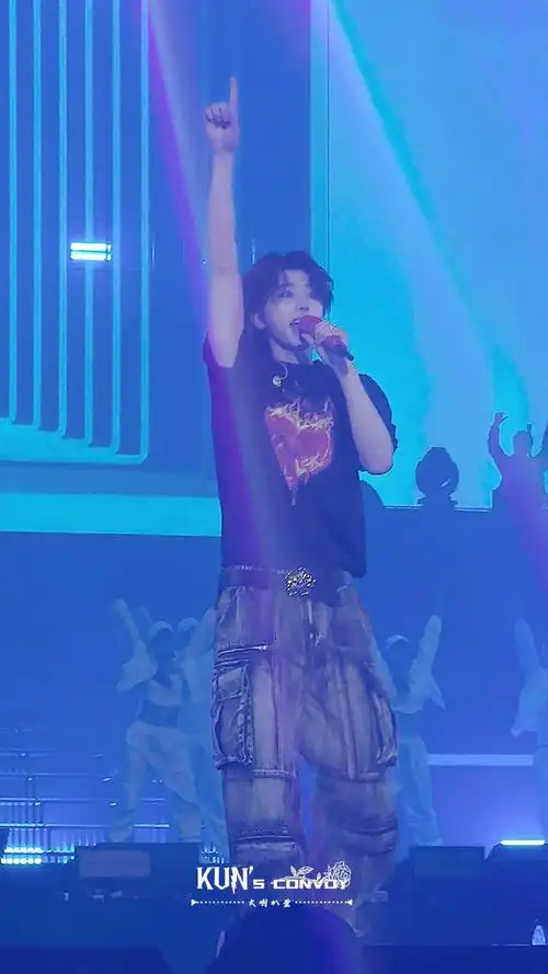 蔡徐坤超话|#原创音乐制作人蔡徐坤#    《bigger》五周年快乐