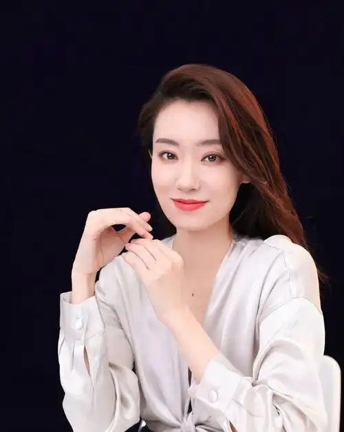 被杨颖艳压张小斐穿高定戴珠宝坐豪车已经给女演员长脸了