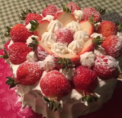 00红小豆00做的草莓戚风生日蛋糕