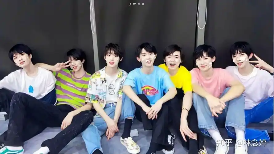 tnt的英文全称是teens in times,意思为时代少年团由时代峰峻推出的