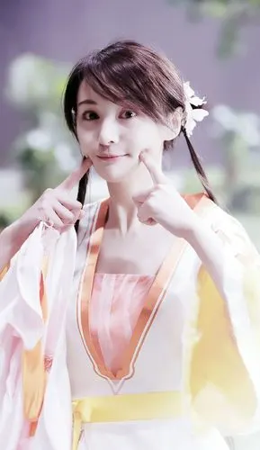 郑爽甜美古装可爱俏皮写真图片