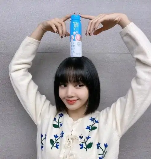 lisa带火了一种染发,它叫"挂耳染",又飒又酷,谁染谁好看