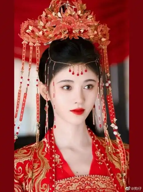 女演员古装凤冠霞帔造型盘点