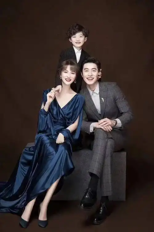 9/99/99元购门市价688/1088/1088元个人写真全家福套餐._照片