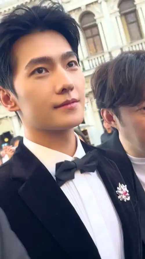 杨洋刘亦菲合照2015年vs2023年