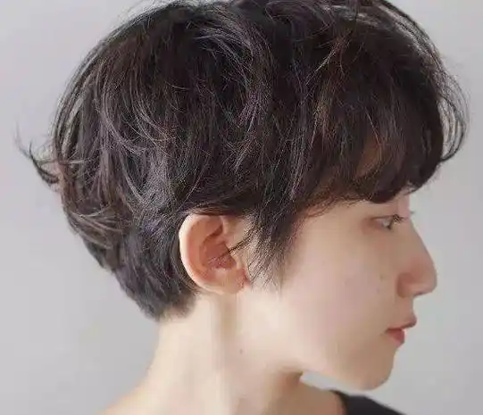 最时尚的女生短发造型精选,这几款超短发发型,清爽干练又利落,中性风