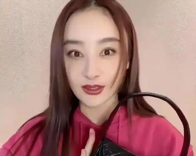 有种整容叫鼻子变了萧亚轩撞脸格格巫袁姗姗认不出