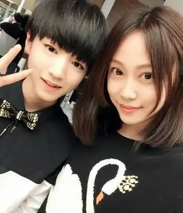 图王俊凯和女生的合照粉丝十分伤心妈妈禁止其谈恋爱