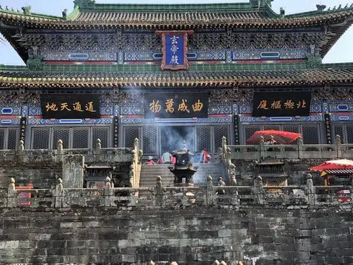 旺盛的烟火,让我切身感受到了爸爸妈妈给我讲述的武当山的宗教—道教