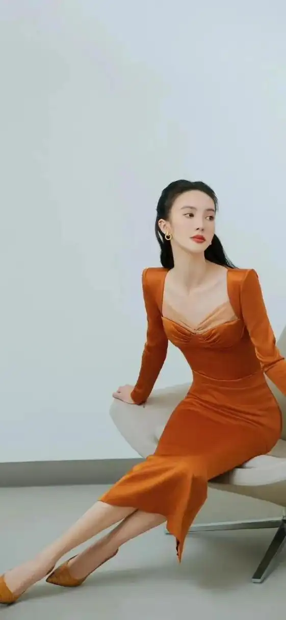 金晨好身材壁纸图片,展现出她优越的身材,令人羡慕不已.