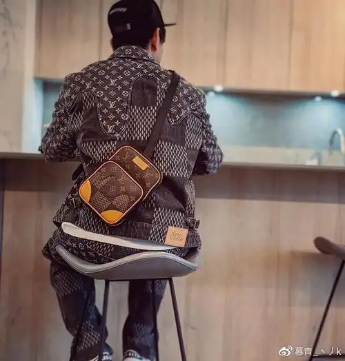 翻遍全网想搞张吴亦凡丑照却发现他就算光膀子也帅