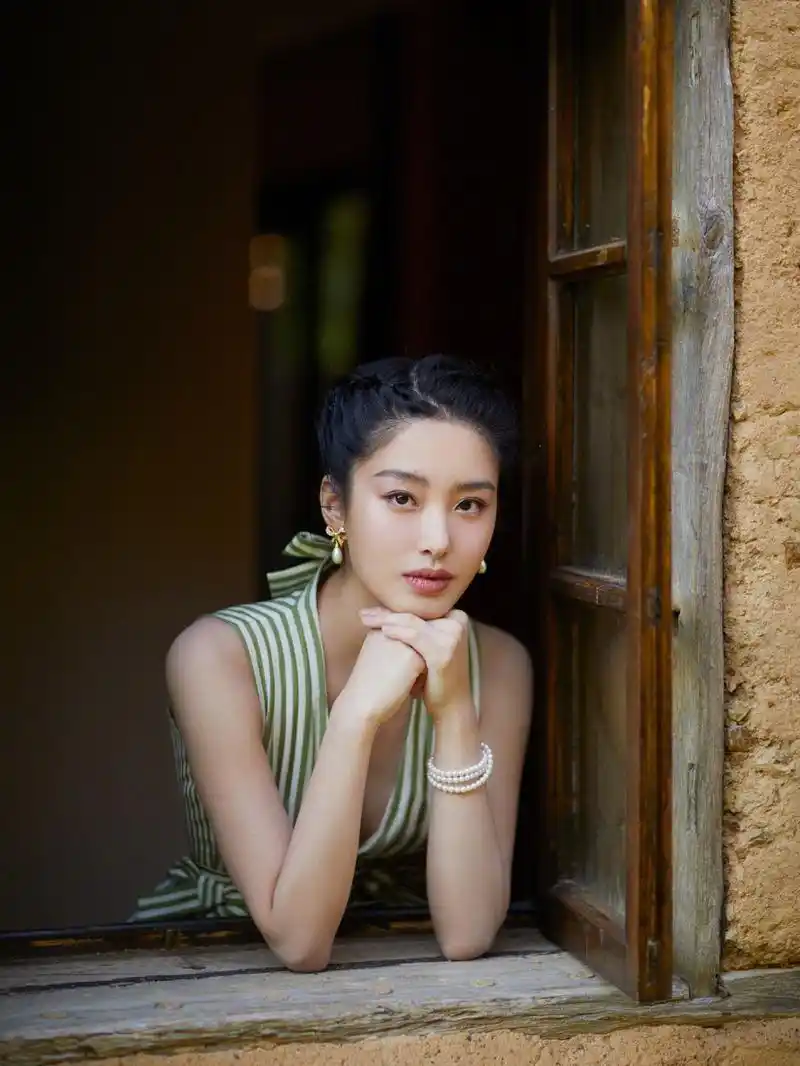 精美图集|杨采钰,精致美丽的女演员,歌手