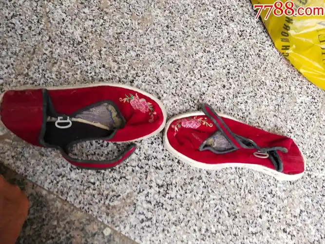 鞋帽收藏旧布鞋女士一带布鞋红色绒面手纳千层底36码手工制作