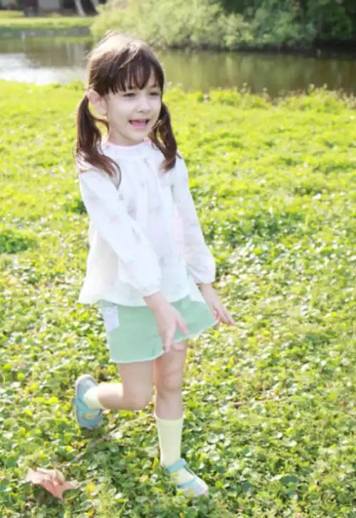 美韩混血双胞胎萌小孩小萝莉