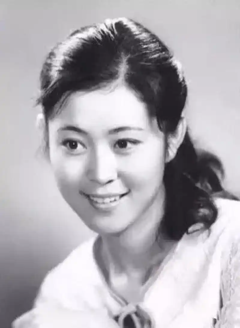 倪萍年轻的时候是这么漂亮,喜欢她吗?