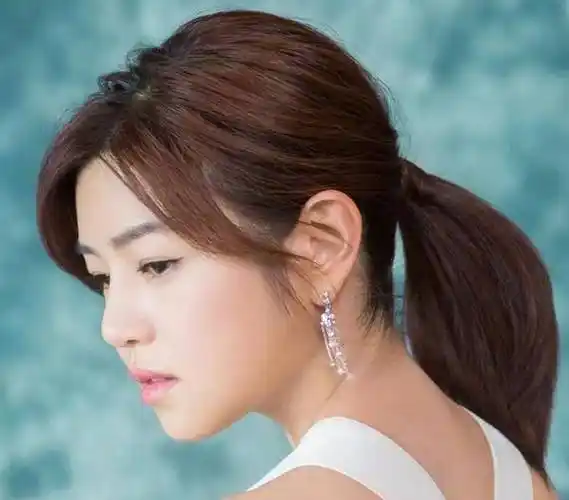 盘点爱扎马尾辫的5位女明星,清爽活泼显可爱,满满都是少女感_鞠婧祎