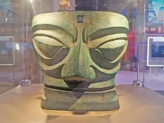 本届文博会四川馆展出的三星堆文物青铜人面具. 受访单位供图