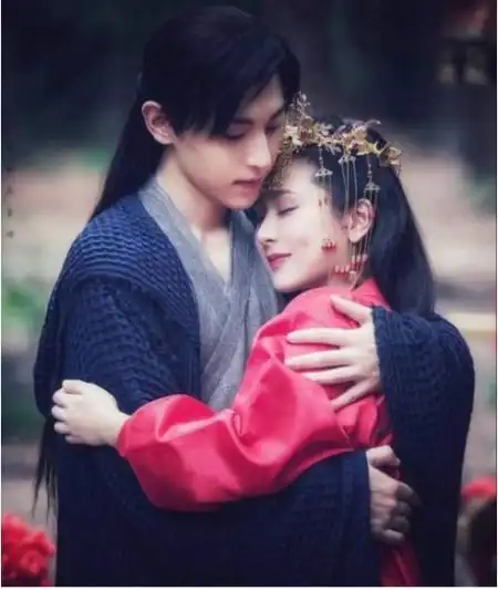 爆火后的邓伦不仅片约不断,而且还成为了综艺节目的常客,他凭借自己