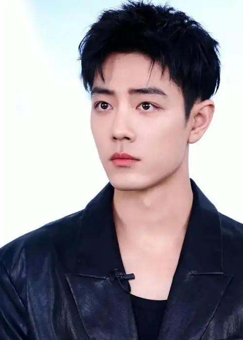 男星肖战活动写真