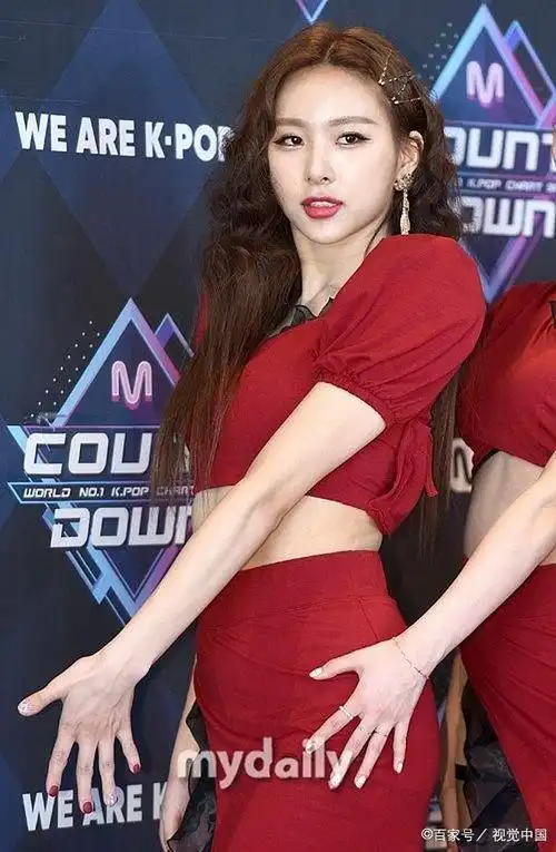 图为女团camila齐穿红裙秀美腿,大摆撩人pose火辣十足.