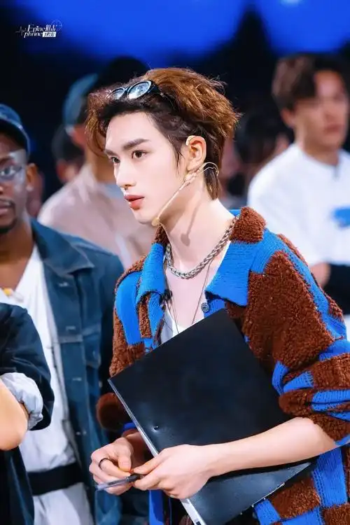 丁程鑫蓝色脏辫