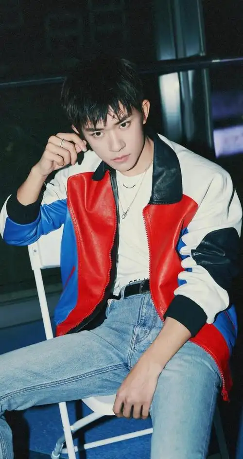 潮流男孩易烊千玺帅气迷人写真