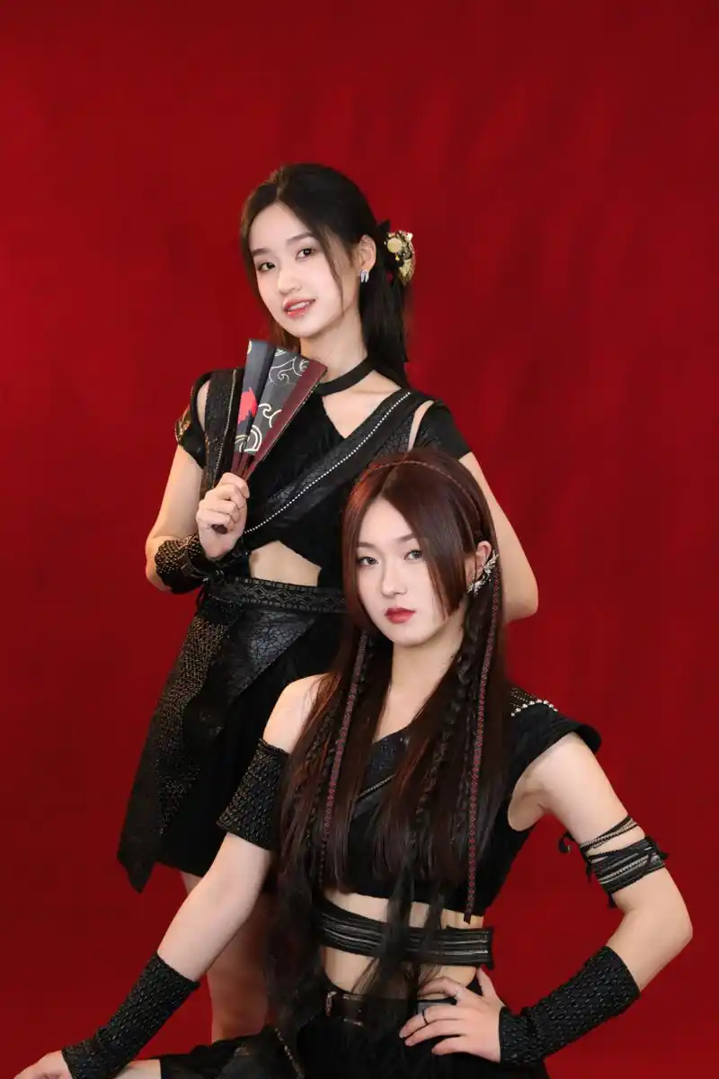 sing女团#  是谁想看宗老师和娇娇的红底"结婚照"?团团来安排了![心]