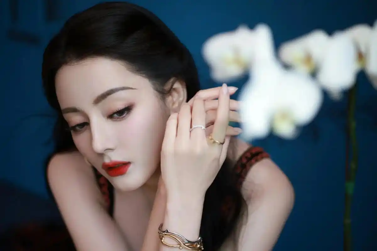 美女壁纸分享~迪丽热巴