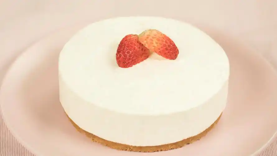 不用烤箱,手把手教你在家做出冰淇淋口感的冻乳酪蛋糕