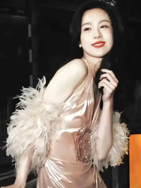 陈都灵粉裙港风氛围感大片