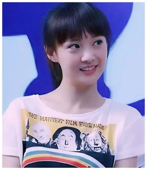 郑爽被扒出道前旧照,高马尾齐刘海,"小仙女"颜值令人心动