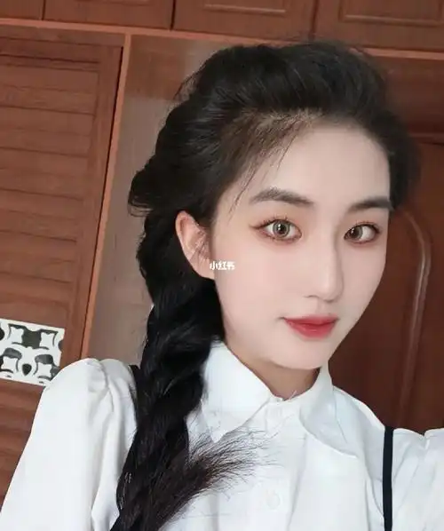 我真的太喜欢这个单侧麻花辫啦