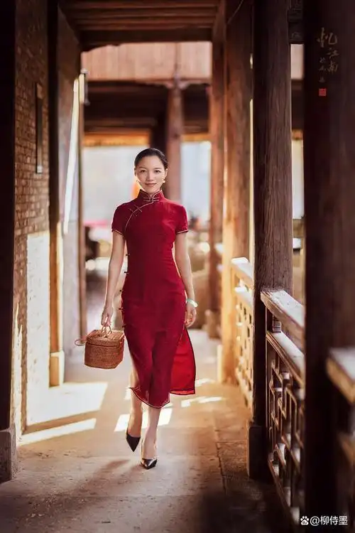 旗袍摄影怎么摆姿势?2句拍照口诀,端庄优雅很上镜