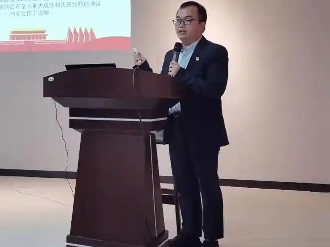 活动上,黄志敦,唐捷,李浩明,李卓翘四名宣讲员分别围绕党的十九届六中