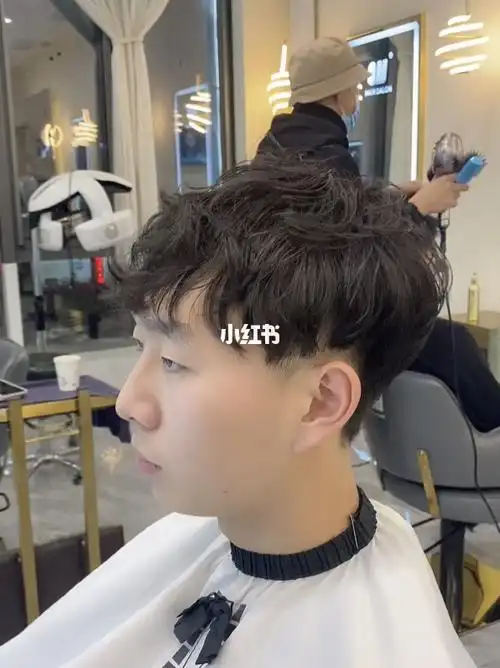 男士发型碎盖纹理烫