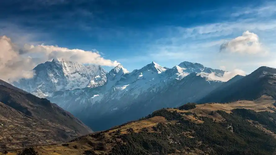 绝美雪顶山峰高清桌面壁纸