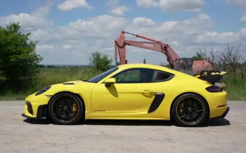 保时捷卡曼gt4rs