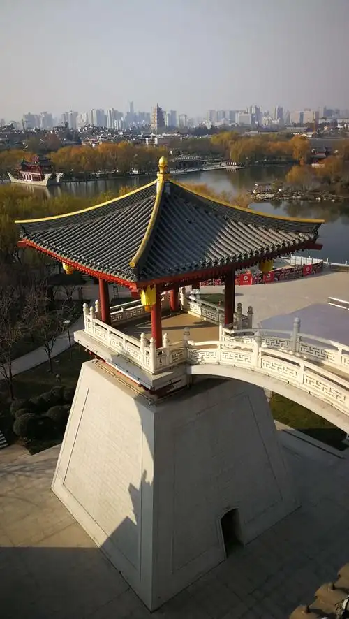 宜曲江上,倒影入清澜" 写美篇周日,古城西安经历了入冬以来最冷的一天