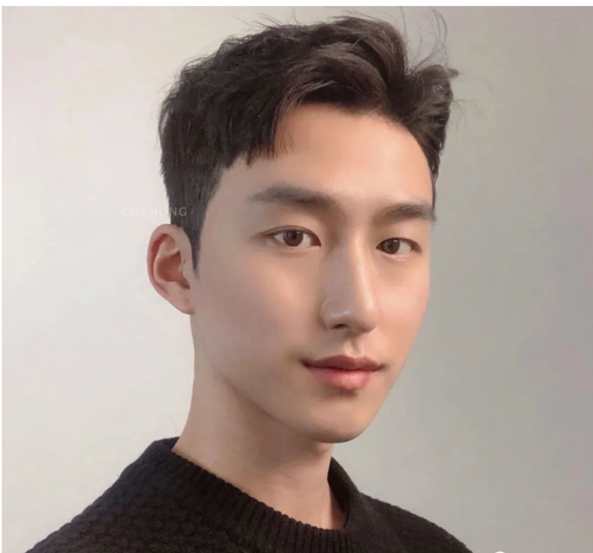 第四种时尚长扎发粗硬头发还有一种很适合的发型,就是留长发,只要头发