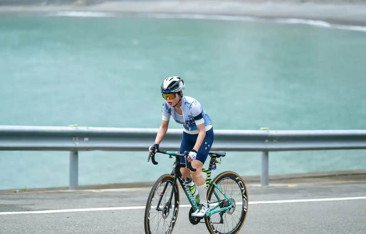 250名骑友桃花岛上演"速度与激情"