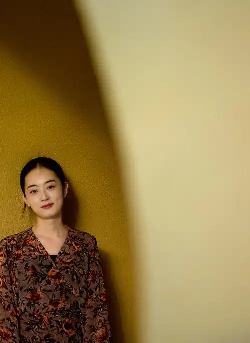 光影中的文艺女青年|摄影|人像摄影|小鱼知足 - 原创作品 - 站酷