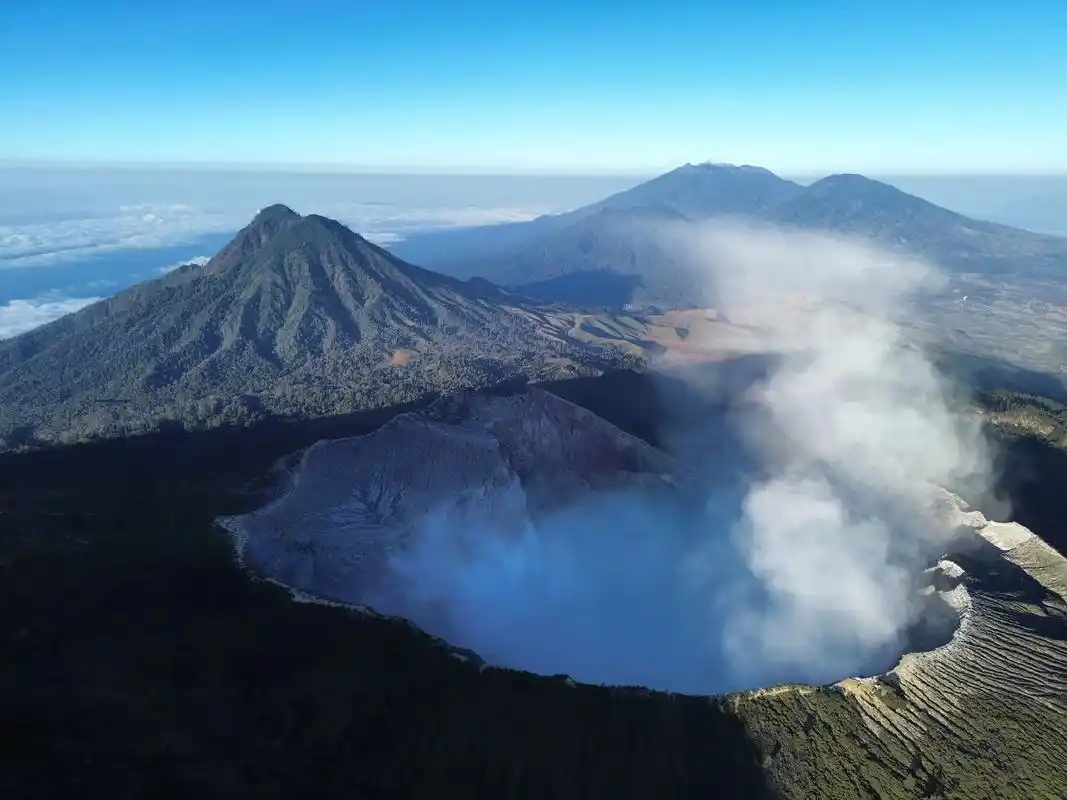 世界最大的硫酸火山湖,飘浮的不是云雾.而是剧毒的硫化氢蒸汽, - 抖音