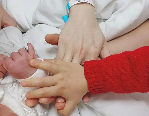 吴敏霞官宣二胎降生喜提小皮夹克一枚儿女双全羡煞旁人