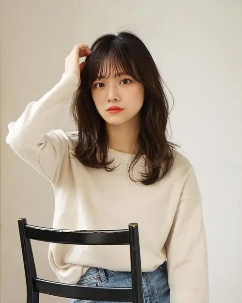 刘海两侧的头发才是关键!剪对了脸看起来小很多!_脸型