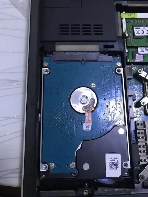我的联想e40笔记本硬盘拆不出来?