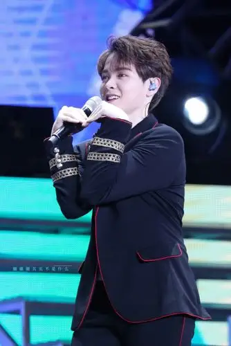 尤长靖点击收看小甜尤的花式比心