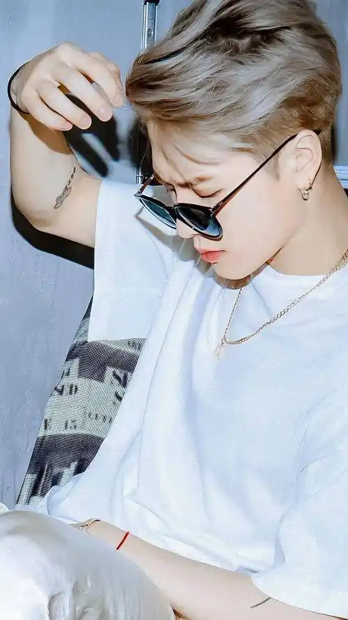 壁纸明星壁纸王嘉尔